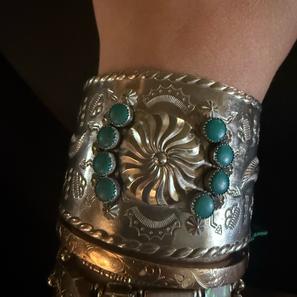 Cuff Bracelet with Turquoise Accents Fred Harvey Era/Bell trading - Picture 6 of 7